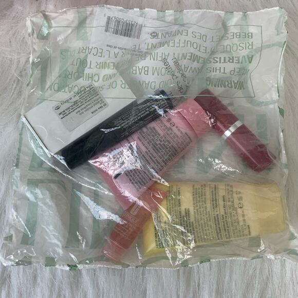 Brand New Sealed Clinique Geometric Travel Bag 6 Piece Beauty Set Face Lips Eyes - Picture 2 of 3